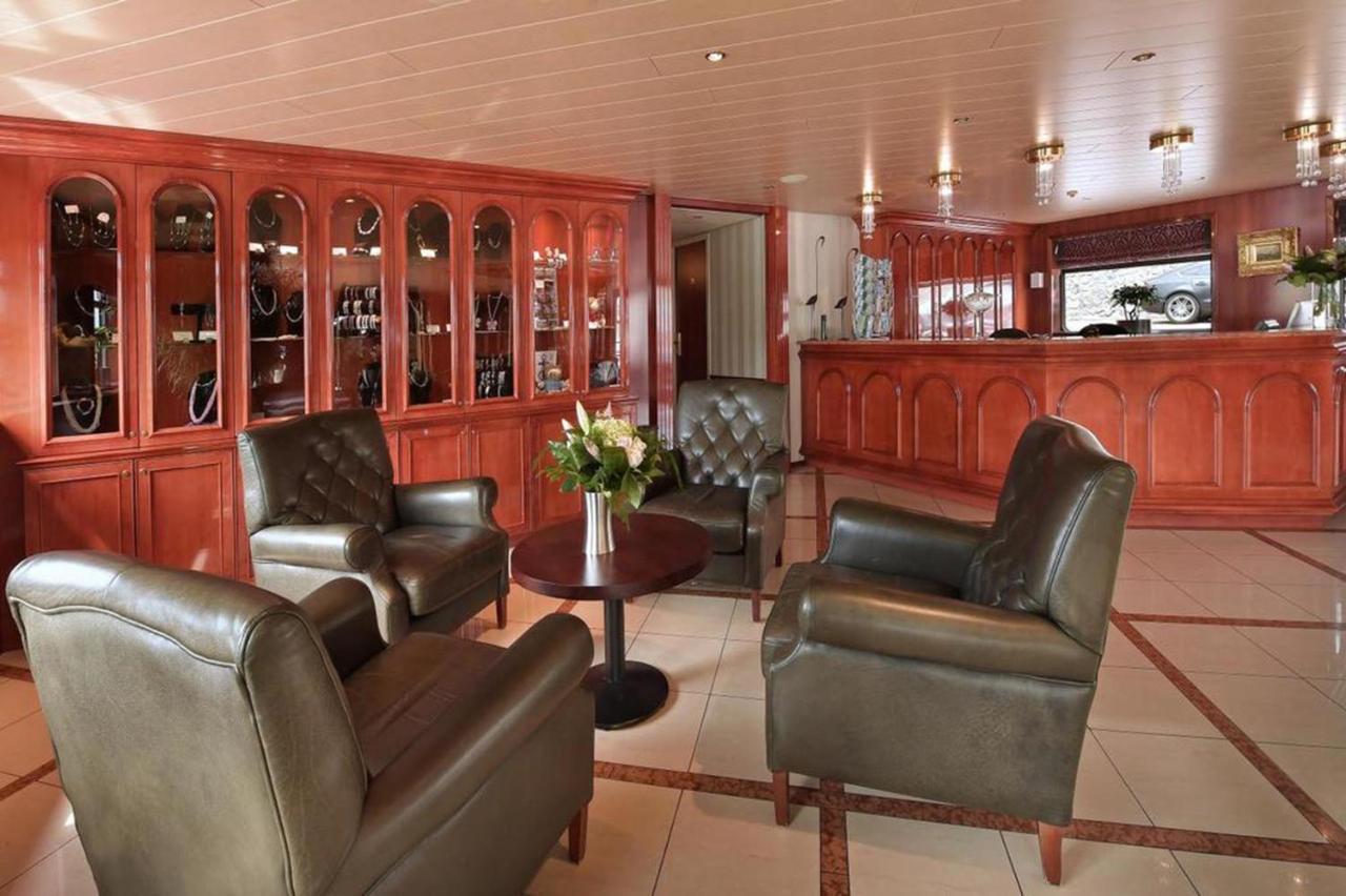 Botel Fairtours Hotelschiff Rembrandt Van Rijn Düsseldorf