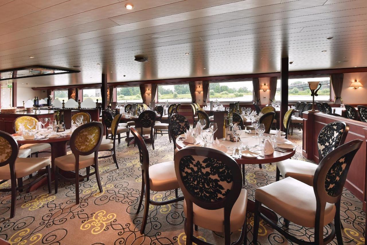 Fairtours Hotelschiff Rembrandt Van Rijn * Düsseldorf