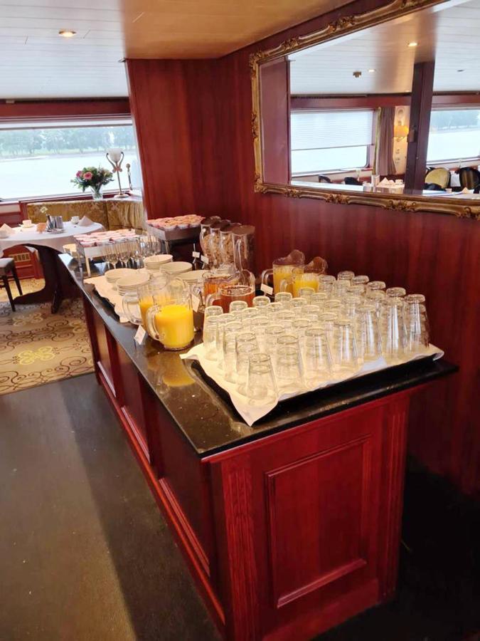 Fairtours Hotelschiff Rembrandt Van Rijn Botel *
