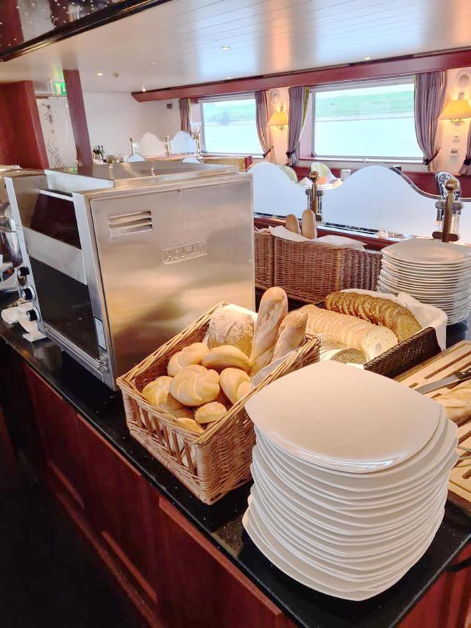 Fairtours Hotelschiff Rembrandt Van Rijn Düsseldorf