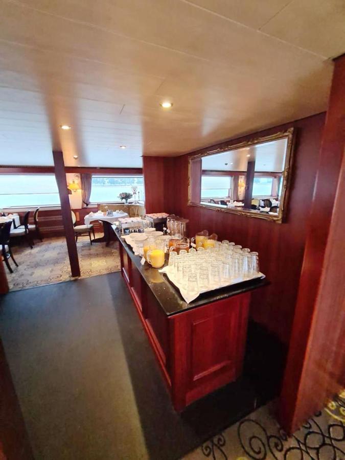 Fairtours Hotelschiff Rembrandt Van Rijn Botel