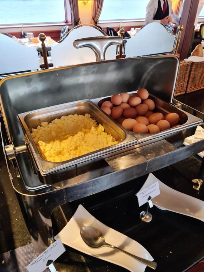 Fairtours Hotelschiff Rembrandt Van Rijn Botel *